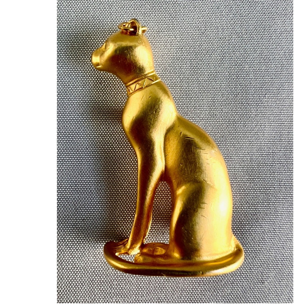 MFA Boston Egyptian Bastet Cat Brooch Matte Gold Tone Seated Feline Pin